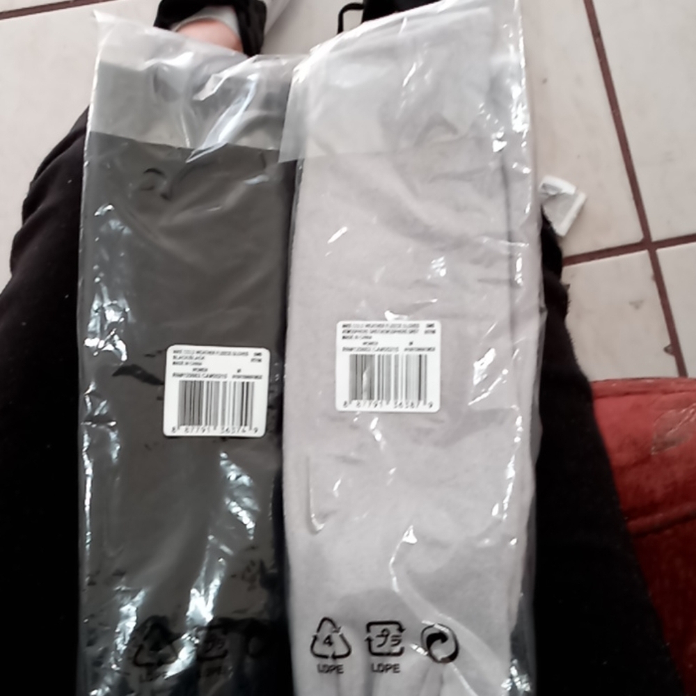 Nike cold weather fleece gloves bundle